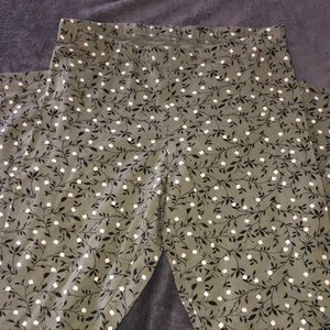 Green with small flowers leggings